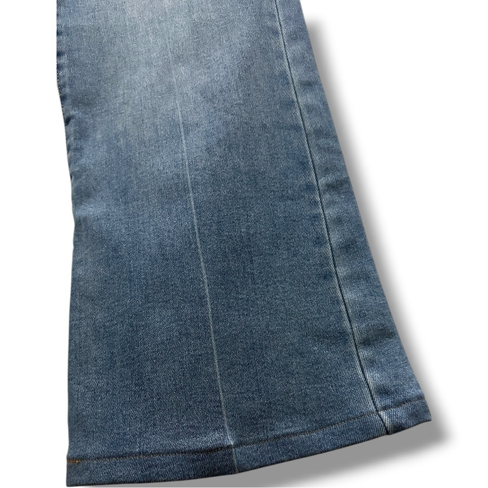 420 LC Lauren Conrad | EUC Vintage High Rise Medium Wash Flare Jeans (size 8) - Picture 4 of 14